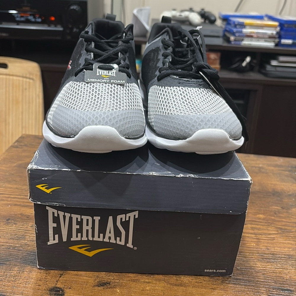 Size 13 men’s athletic memory foam sneakers by everlast. NWT